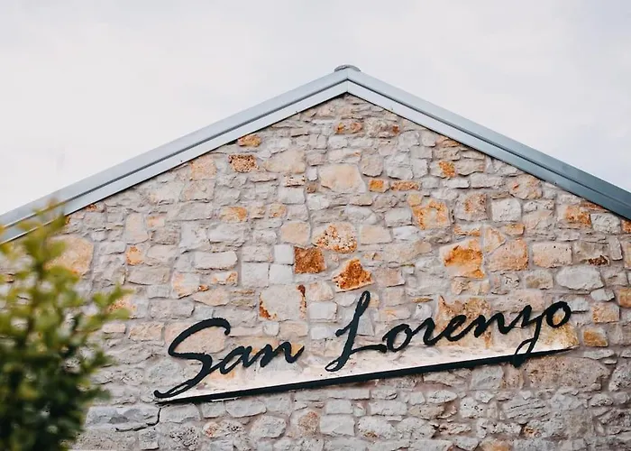 San Lorenzo Villa *